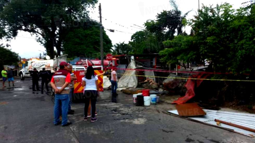 Los cuerpos fueron llevados al SEMEFO mientras que la madre Manuela N, de 41 años fue trasladada inconsciente al Hospital. 